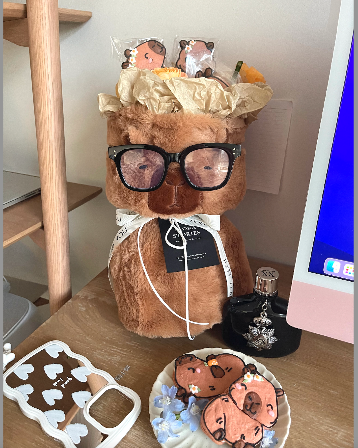 Limited Edition Capybara Bouquet + 4 Capybara Macarons