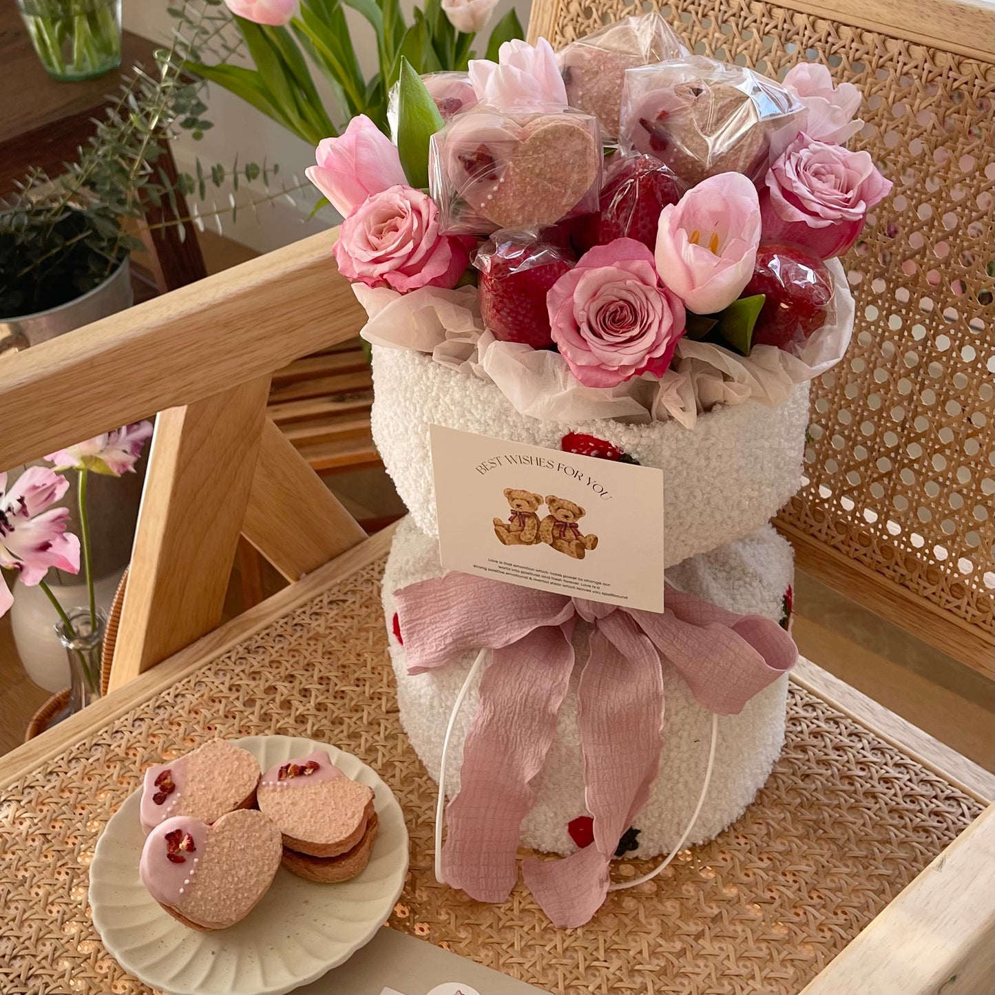 Strawberry Bouquet + Dacqouise from Cafe De Roxy