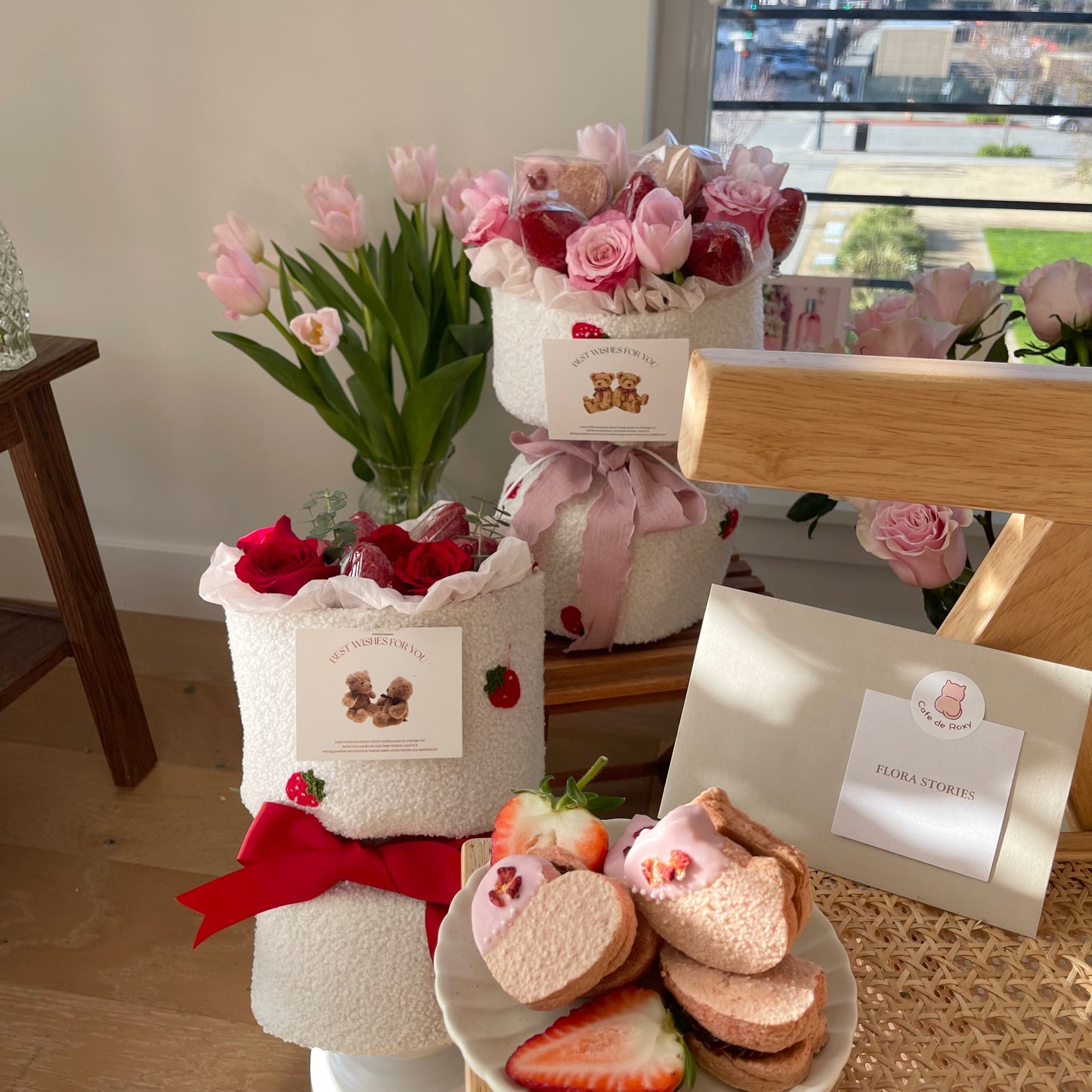 Strawberry Bouquet + Dacqouise from Cafe De Roxy