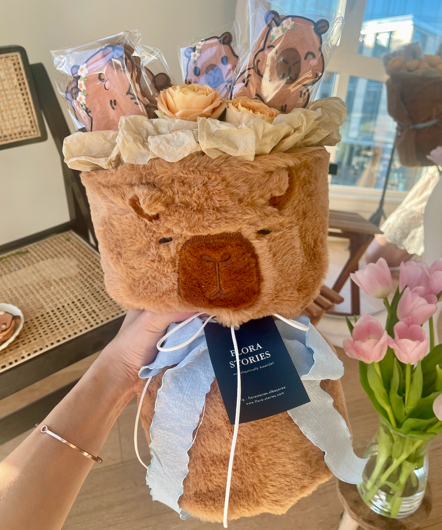 Limited Edition Capybara Bouquet + 4 Capybara Macarons